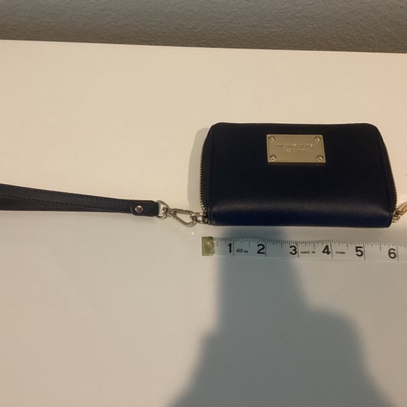 Michael Kors Navy Blue Wrislet wallet - Picture 4 of 8